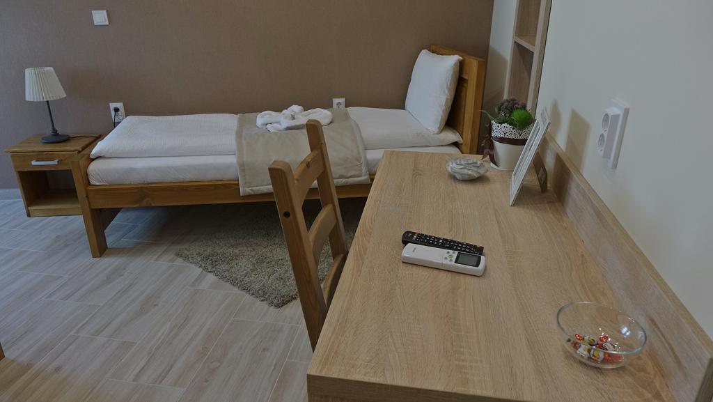 Bed and Breakfast Alice Panzio Gold à Kalocsa Extérieur photo